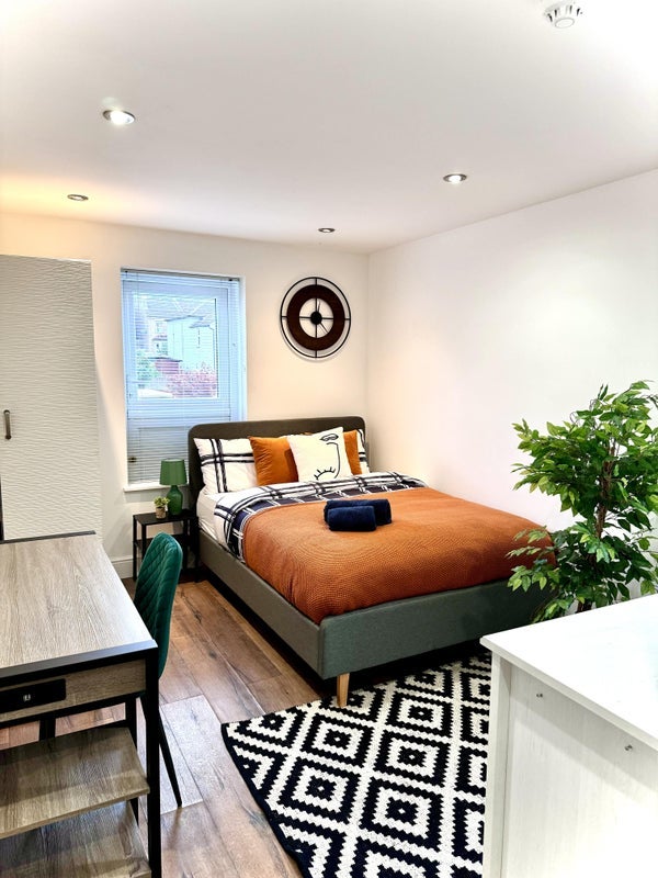 Room Brighton Road in Greater London