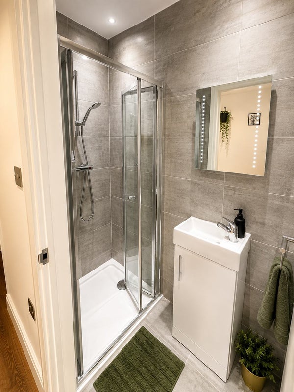 Room Brighton Road in Greater London