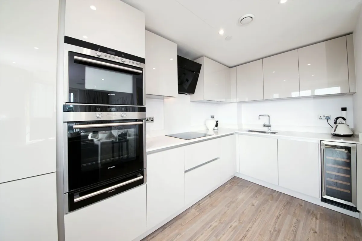Flat Alie Street in Greater London