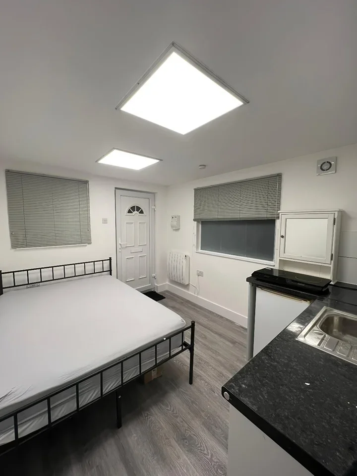 Flat Dallin Road in Greater London