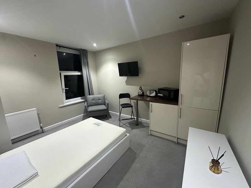 Room Newport Road in Cardiff