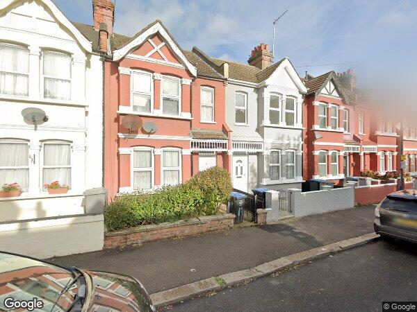 Flat Hazeldean Road in Greater London