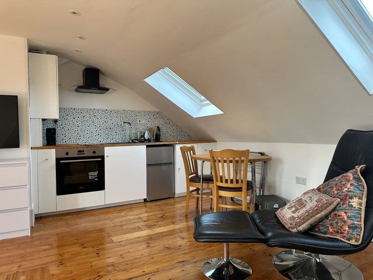 Flat Hazeldean Road in Greater London