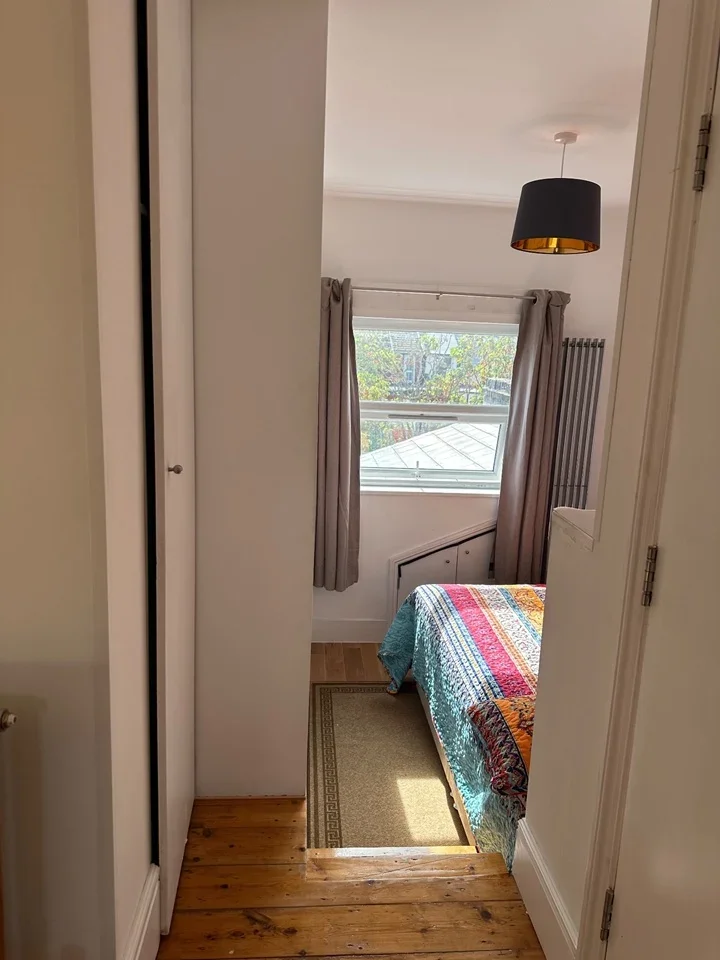 Flat Hazeldean Road in Greater London