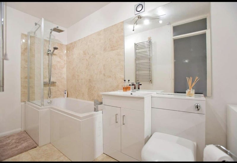 Room Shuttleworth Road in Greater London