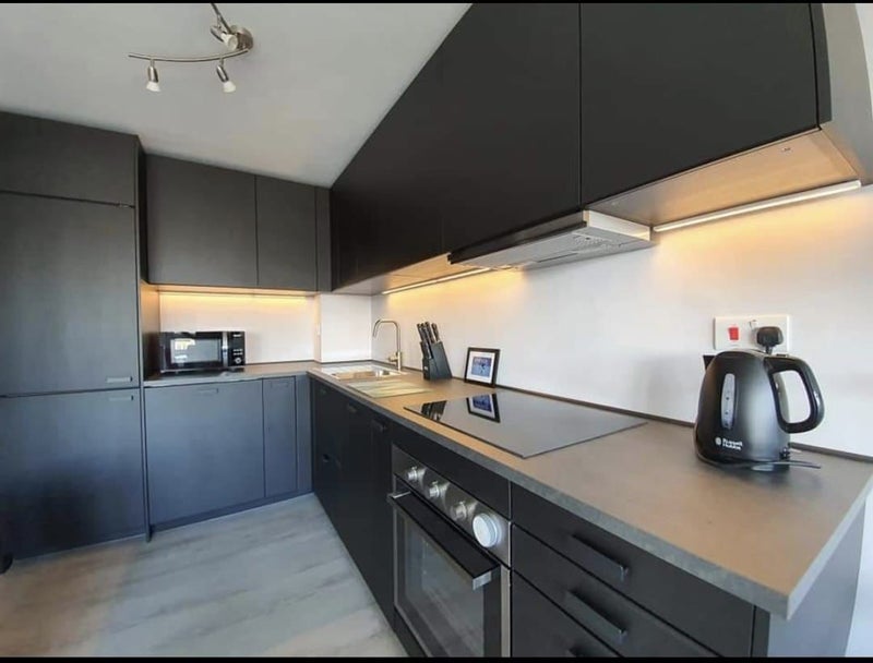 Room Shuttleworth Road in Greater London