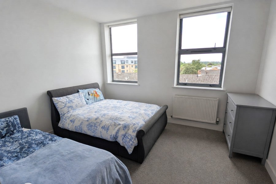 Flat Hipley Street in Woking