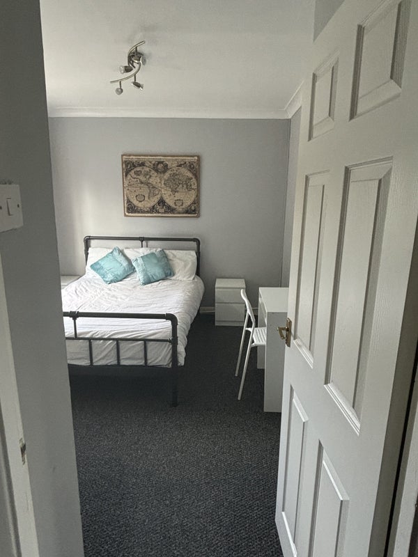 Room Templeton Road in Birmingham