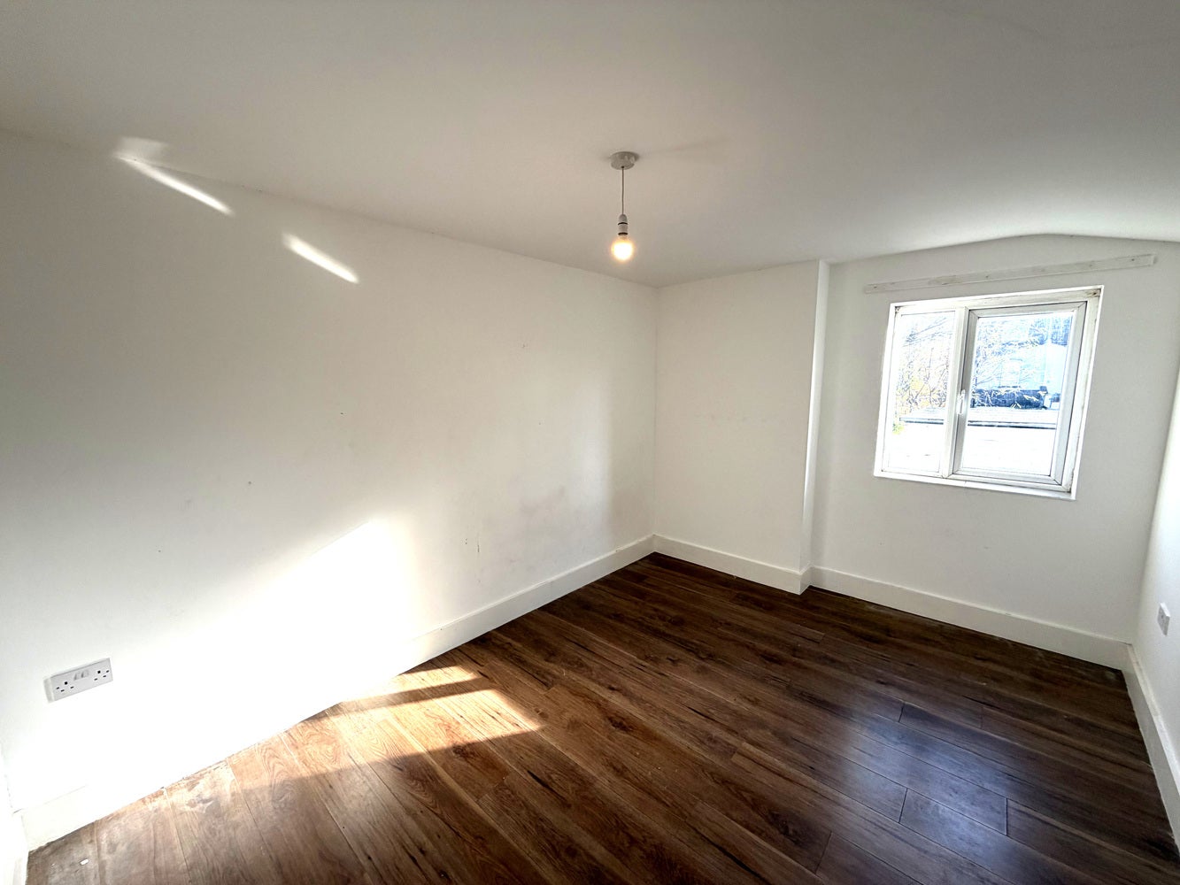 Flat Holmesdale Road in Greater London