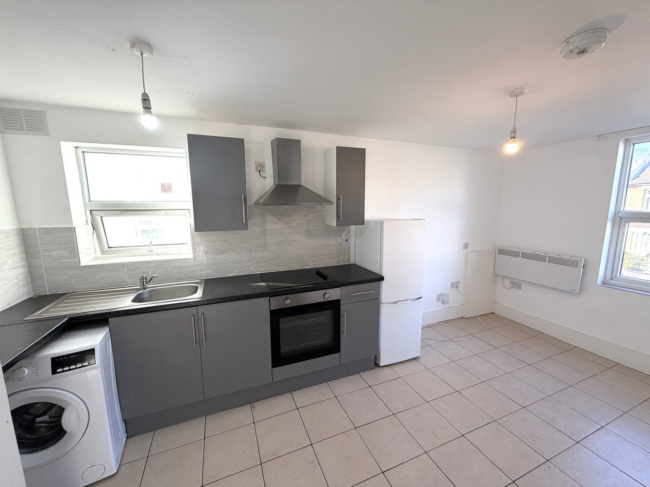 Flat Holmesdale Road in Greater London