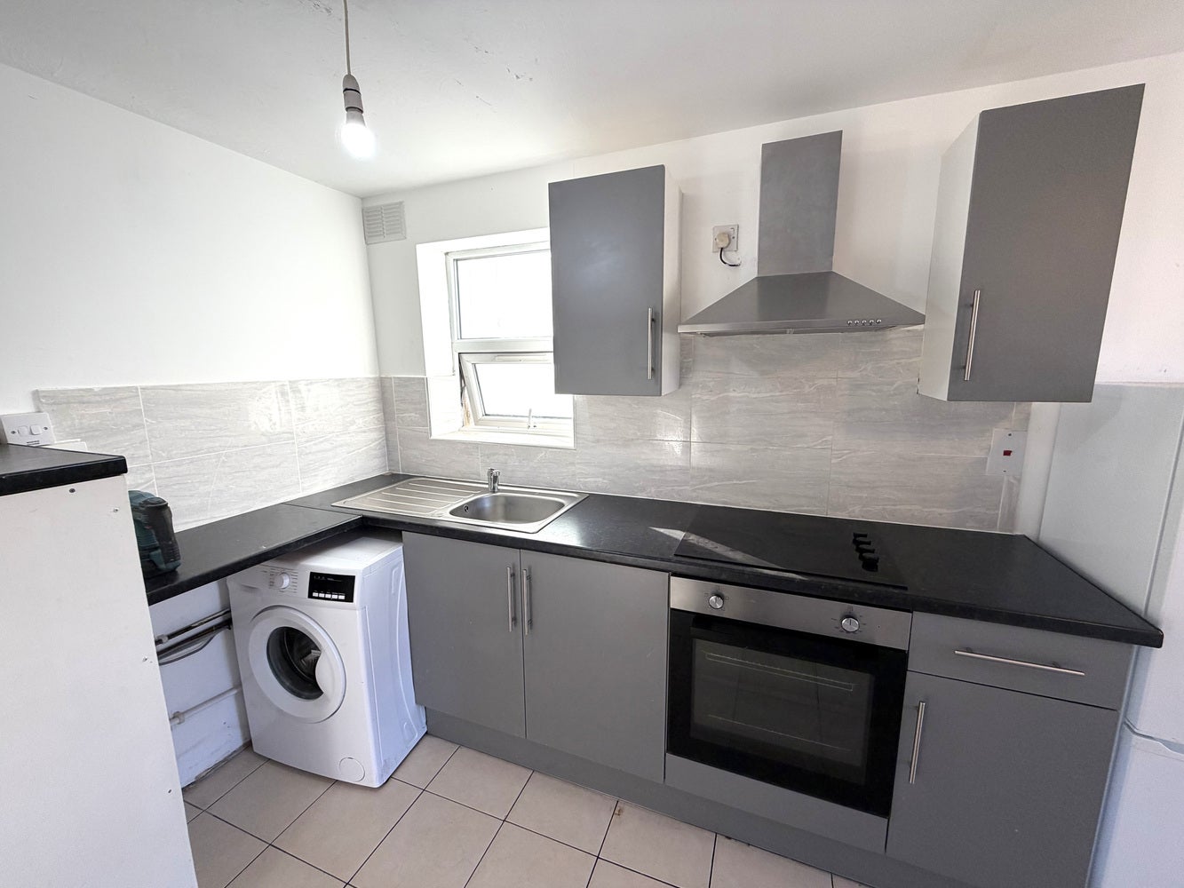 Flat Holmesdale Road in Greater London
