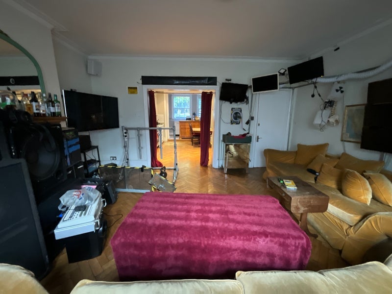 Room Junction Road in Greater London