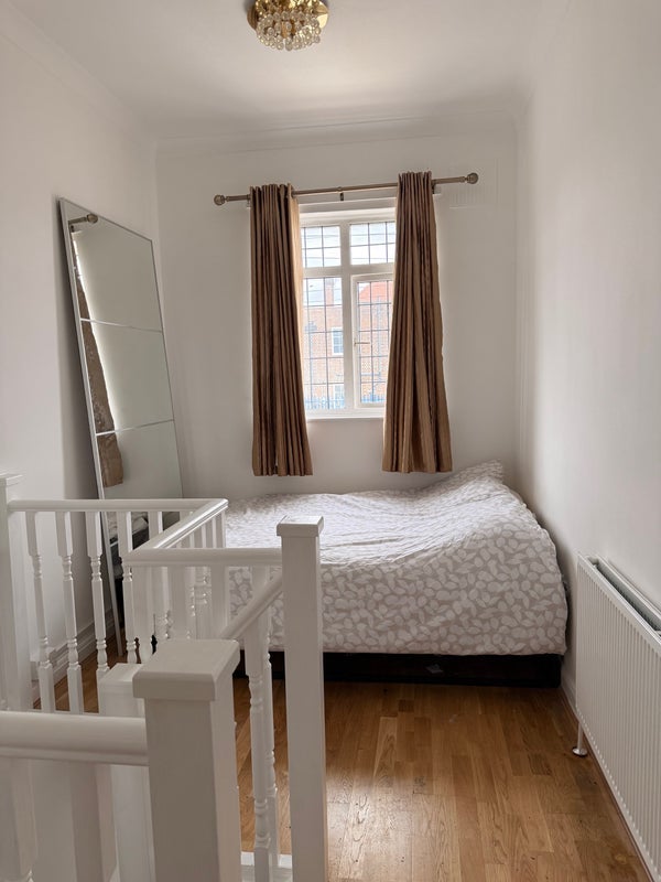 Room Marvels Lane in Greater London