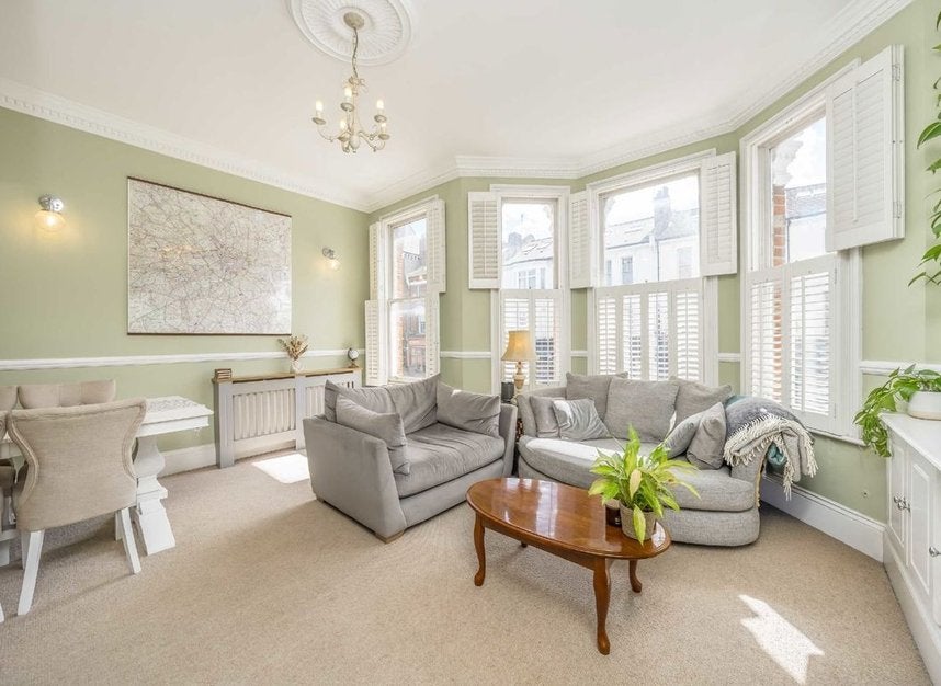 Flat Battersea Rise in Greater London