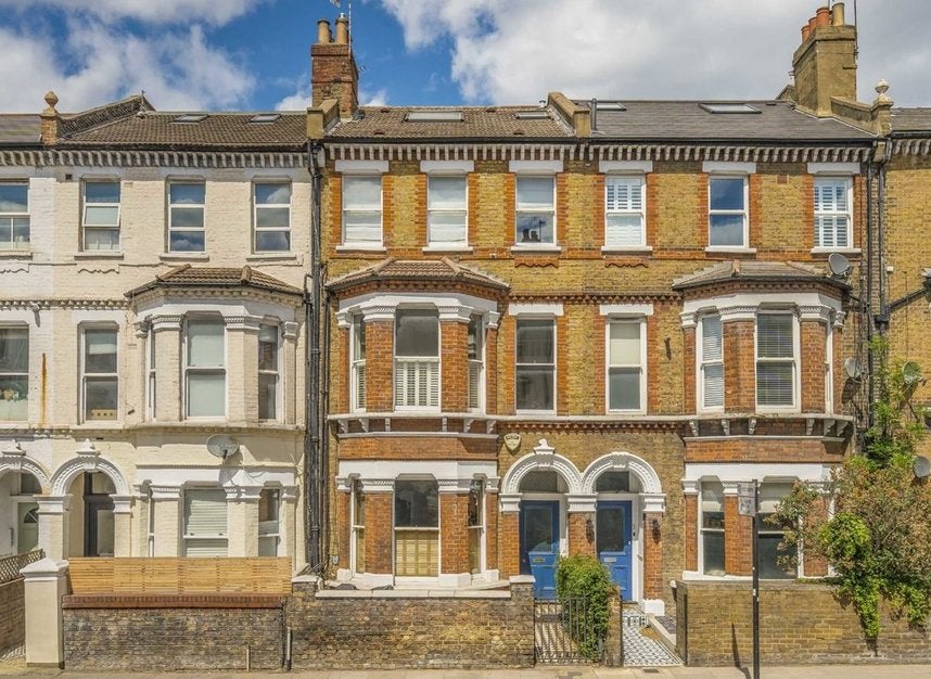 Flat Battersea Rise in Greater London