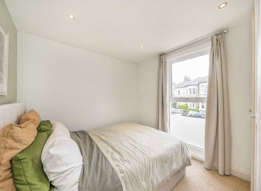 Flat Battersea Rise in Greater London