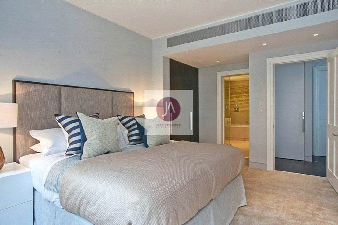Flat Duke Street in City of Westminster