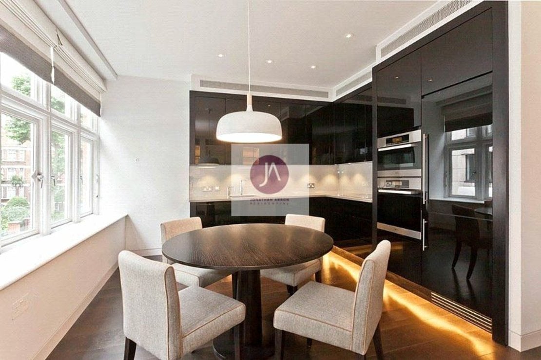Flat Duke Street in City of Westminster