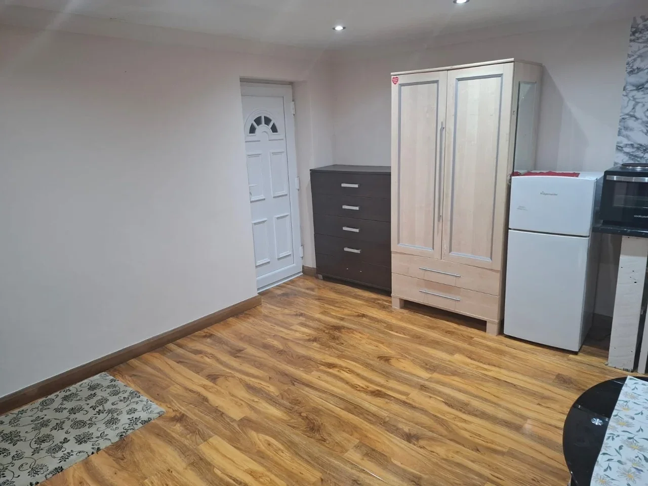 Flat Villiers Road in Slough