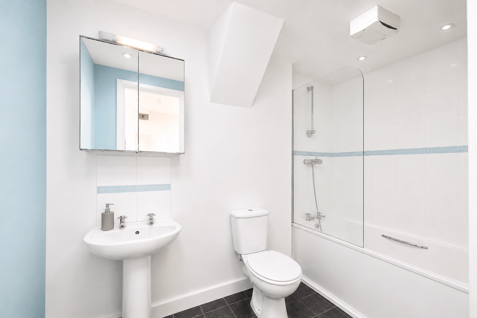 Flat Lawford Mews in Bristol
