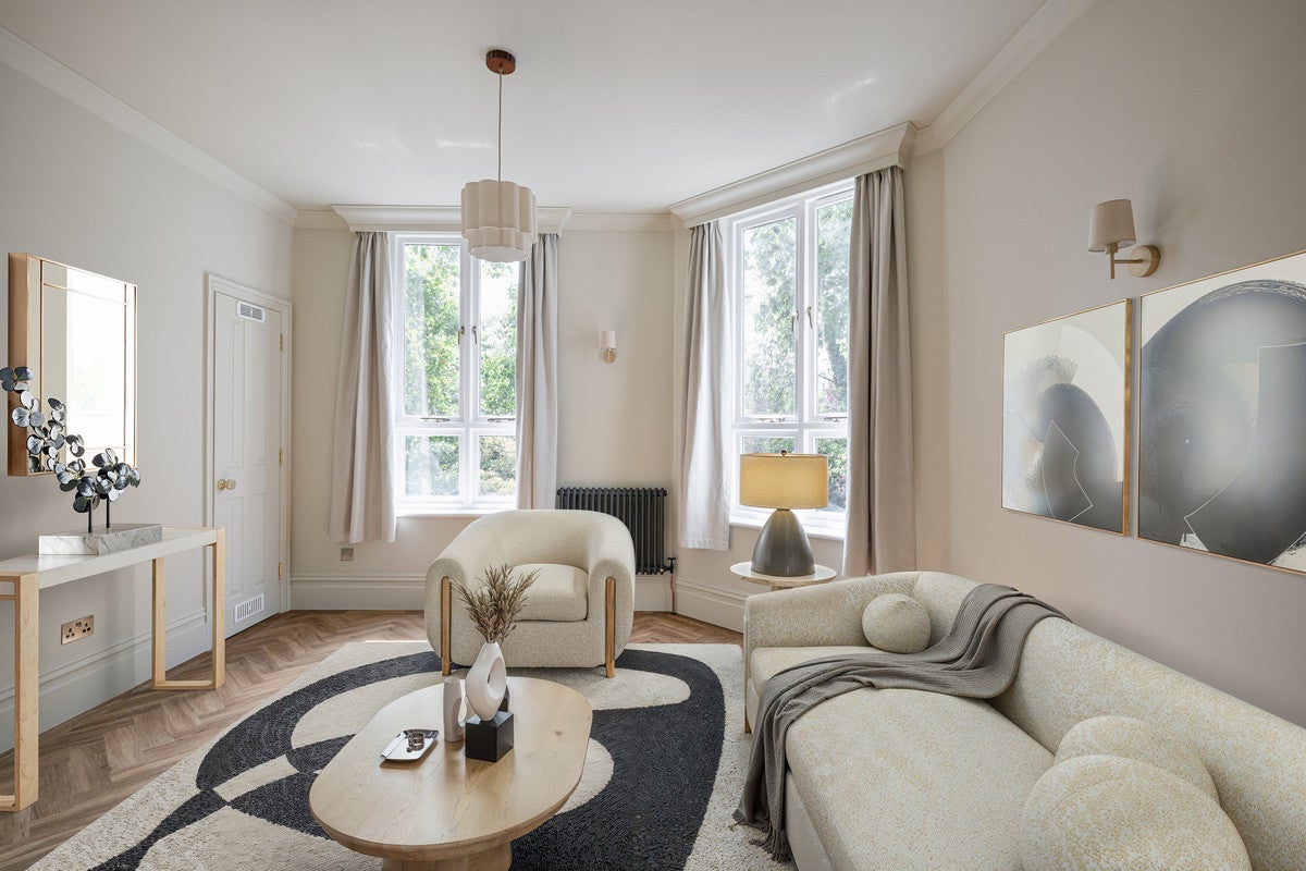 Flat Irving Mews in Greater London