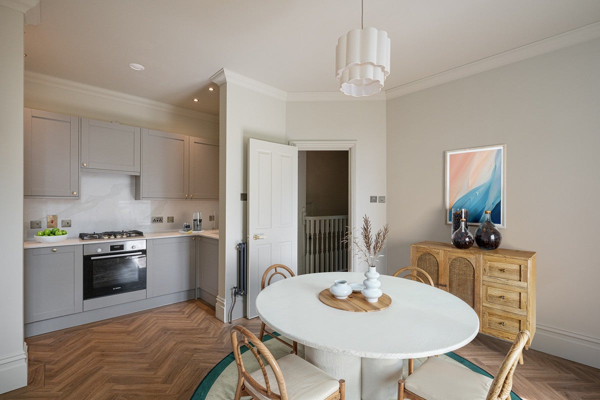 Flat Irving Mews in Greater London