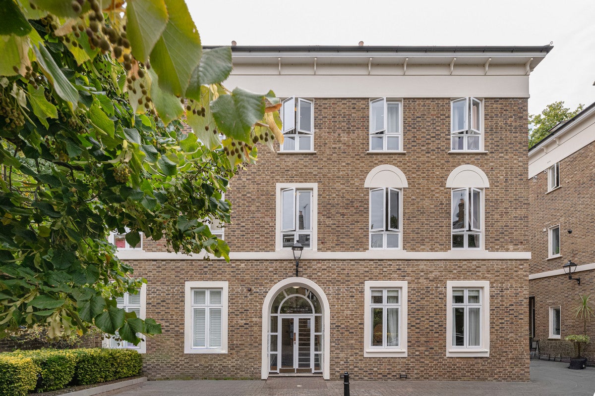 Flat Irving Mews in Greater London