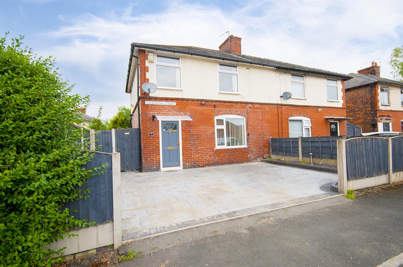 House Caledonia Street in Bolton