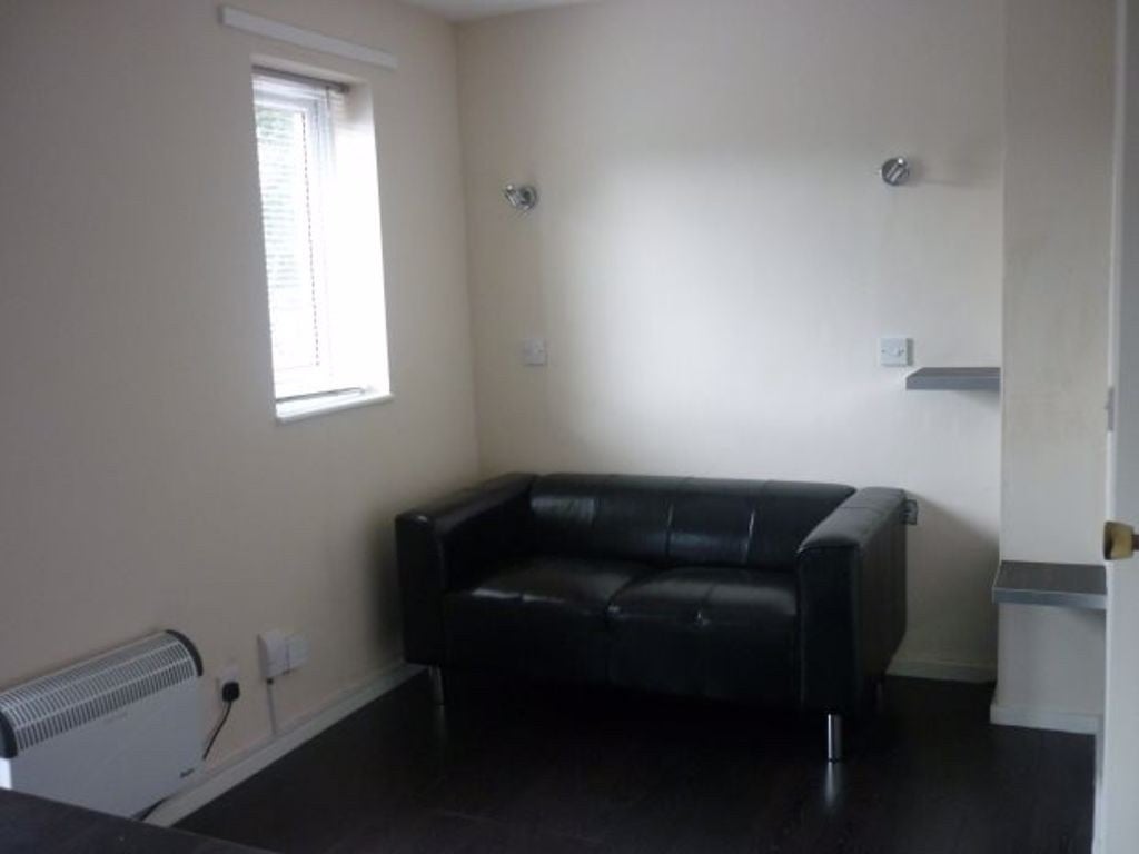 Flat Leicester Place in Leeds
