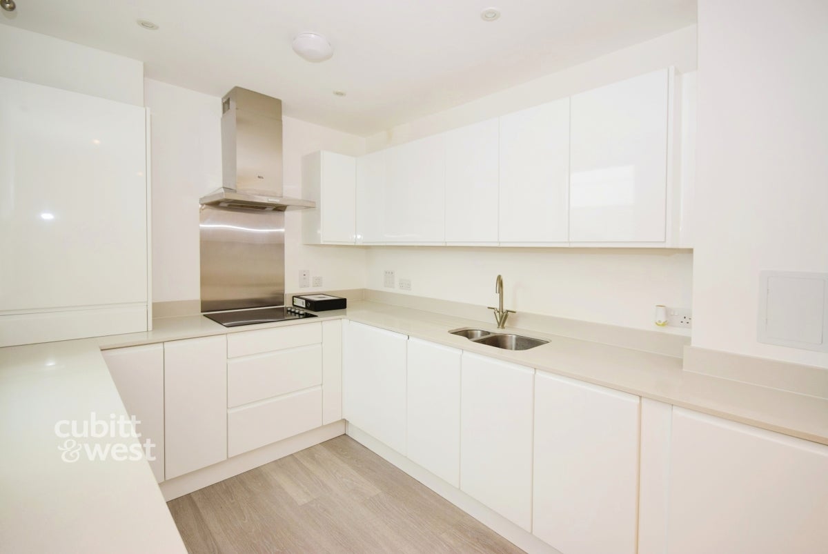 Flat Albion Road in Greater London