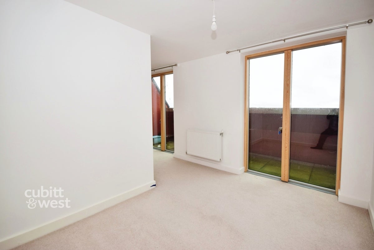 Flat Albion Road in Greater London