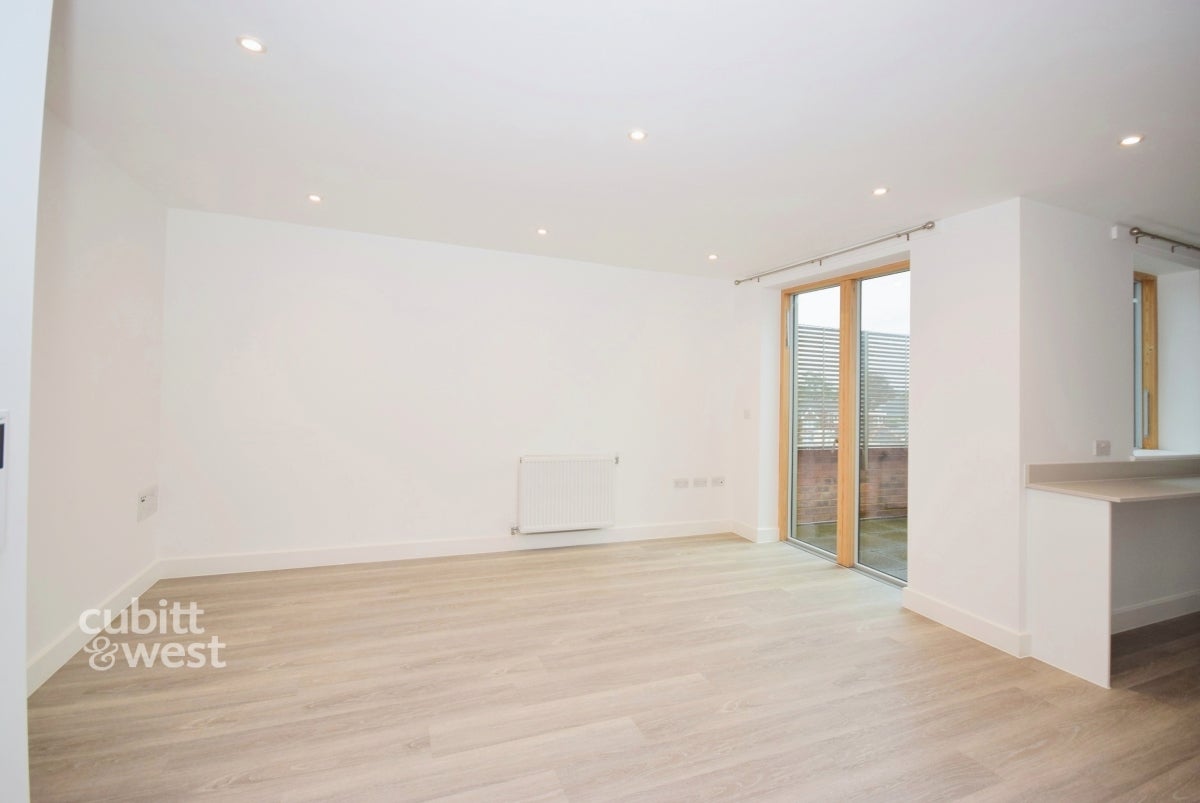 Flat Albion Road in Greater London
