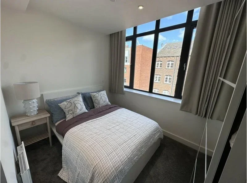 Room Back Roundhill Place in Bradford