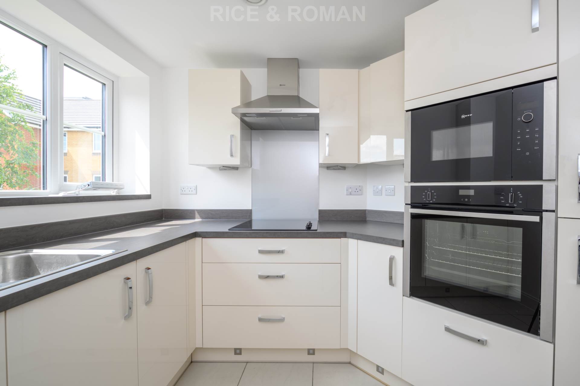 Flat Highfield Road in Elmbridge