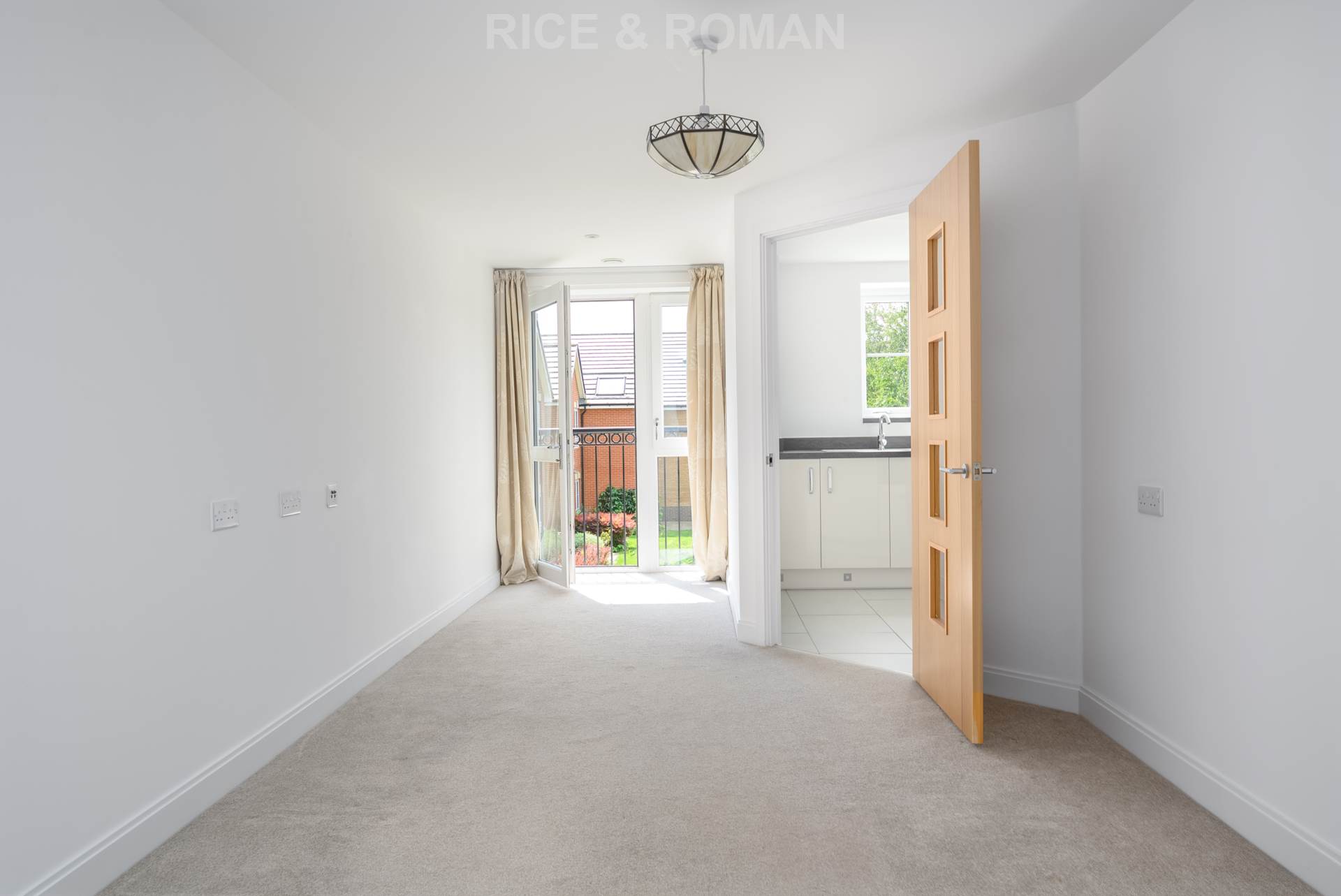 Flat Highfield Road in Elmbridge