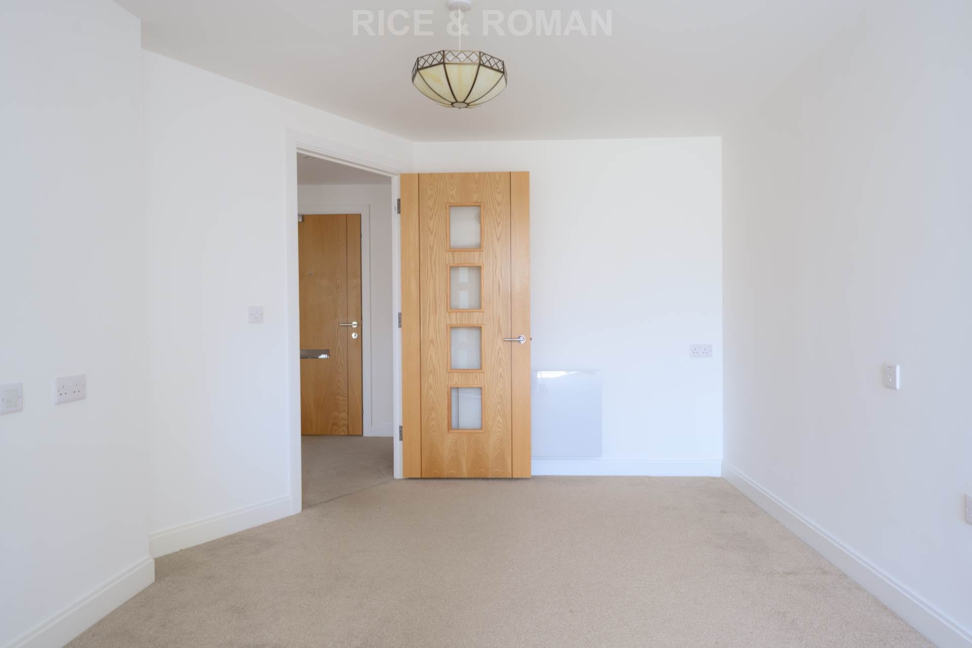 Flat Highfield Road in Elmbridge