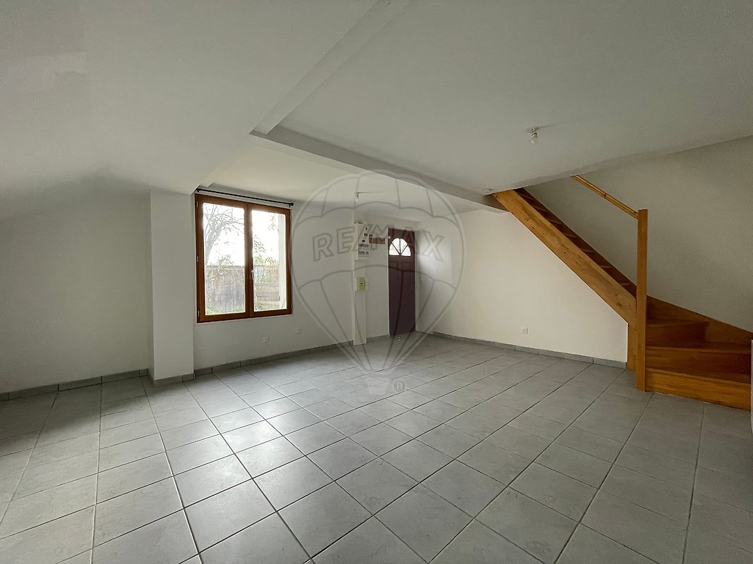Flat Rue Claude Monet in Saint-Julien-les-Villas