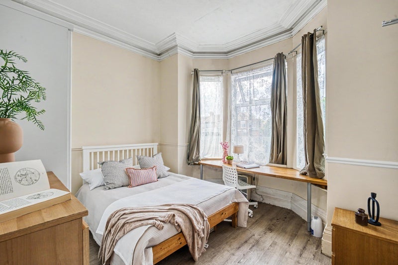 Room Slade Lane in Manchester