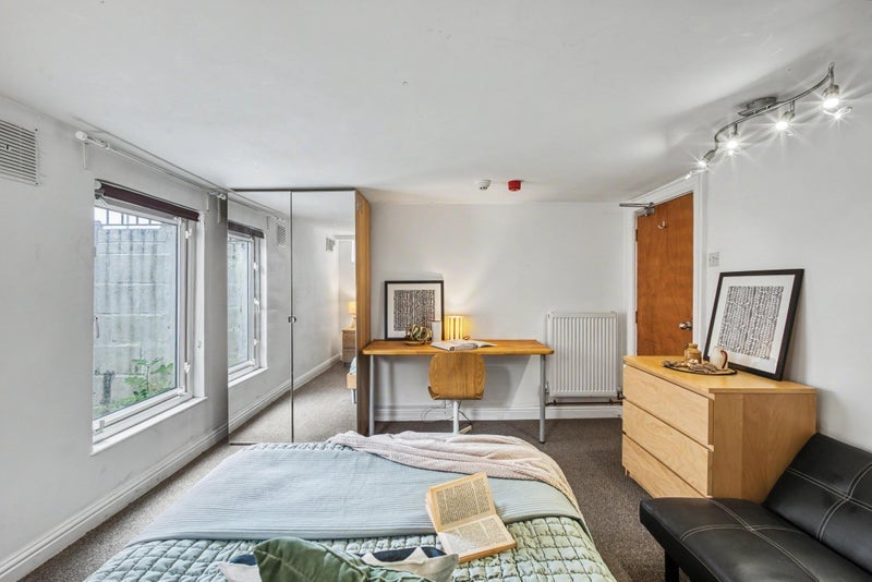 Room Slade Lane in Manchester