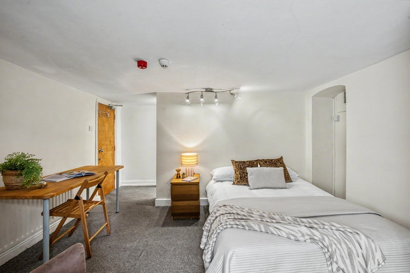 Room Slade Lane in Manchester