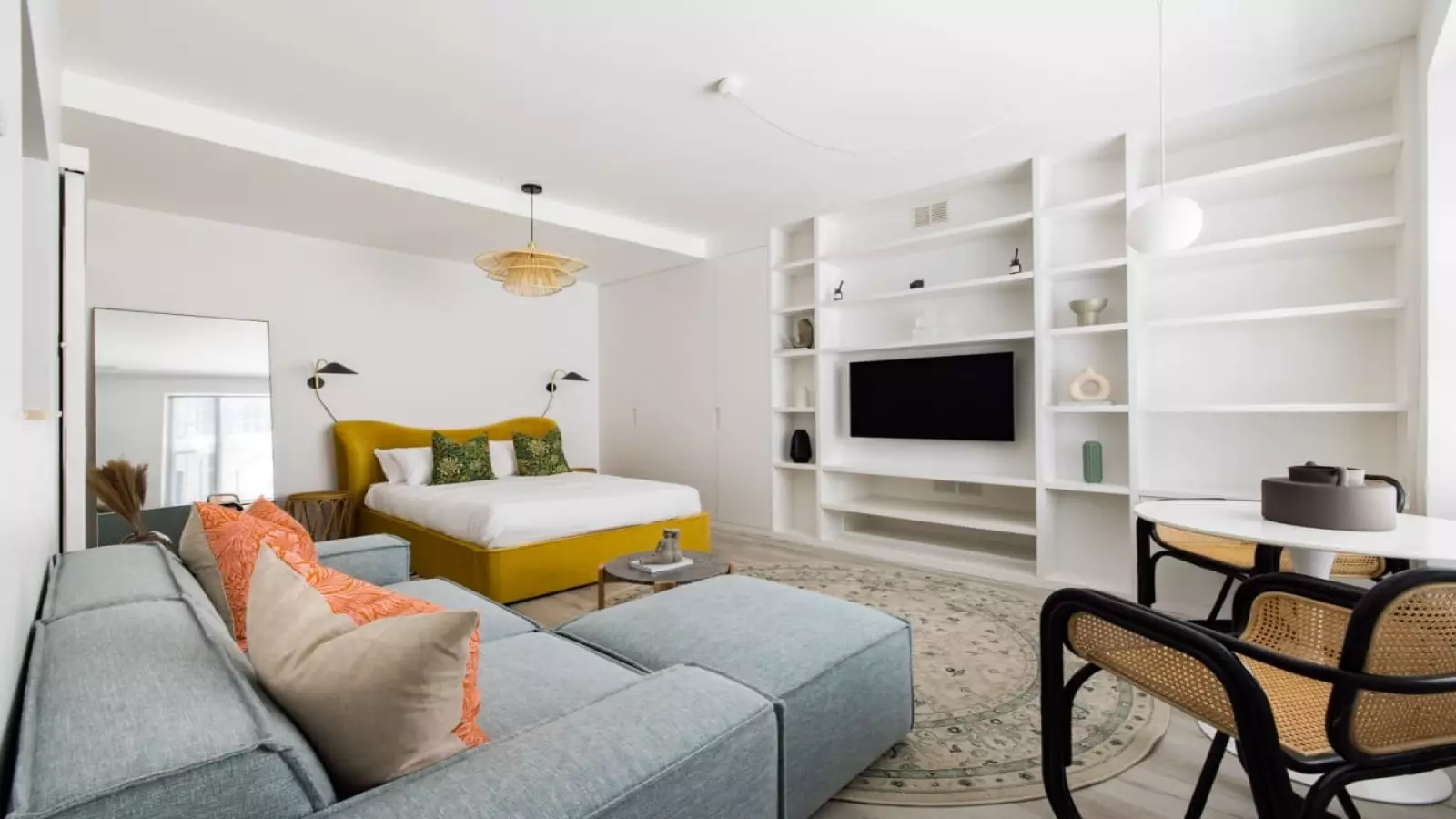 Flat Hogarth Road in Greater London