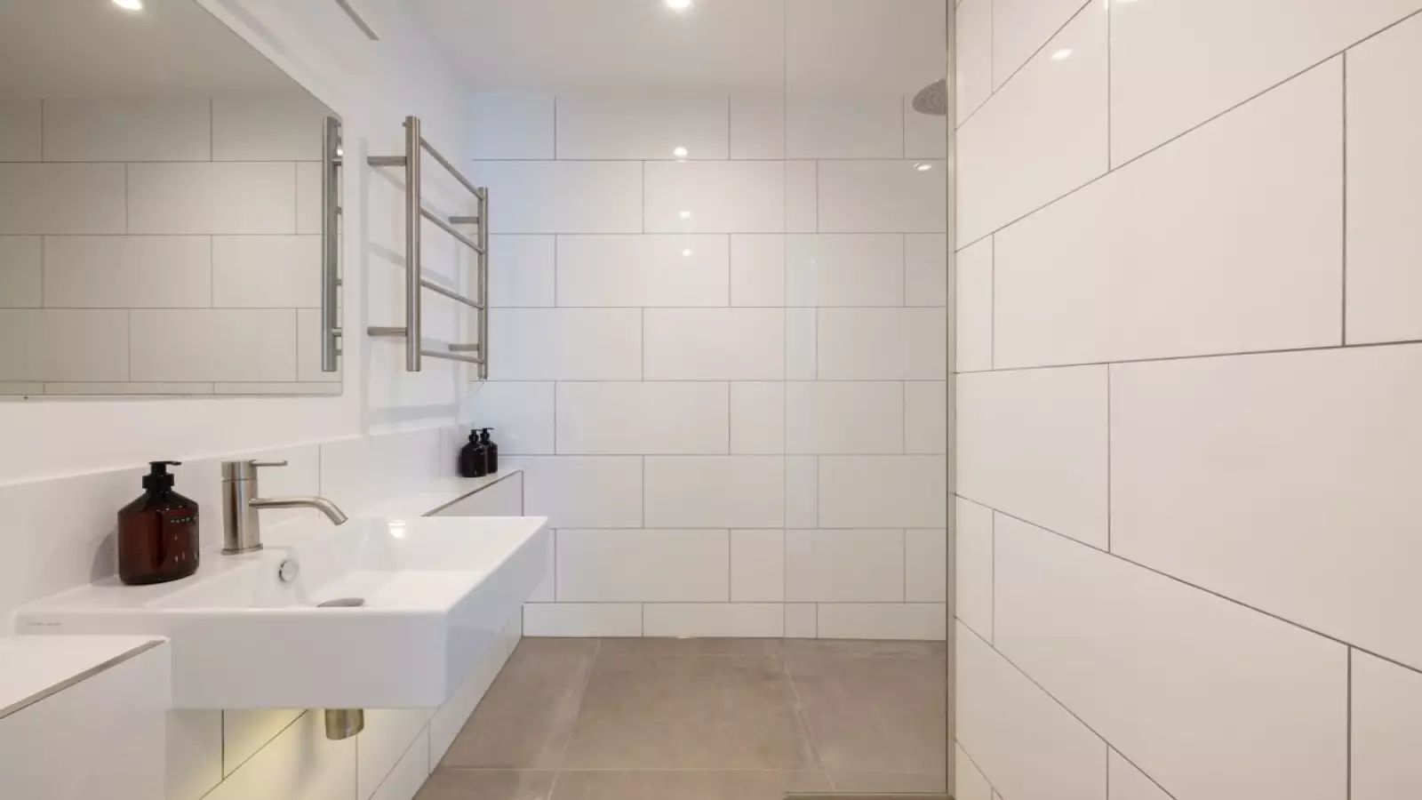 Flat Hogarth Road in Greater London