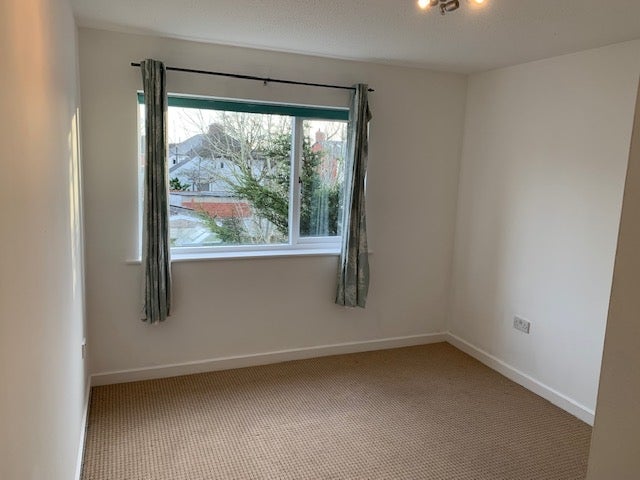 Flat Summerfield Place in Cardiff County