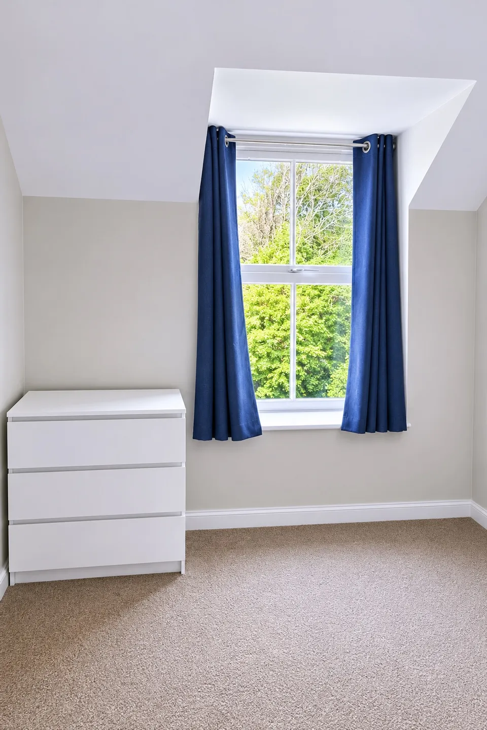 Flat Birch Meadow Close in Warwick