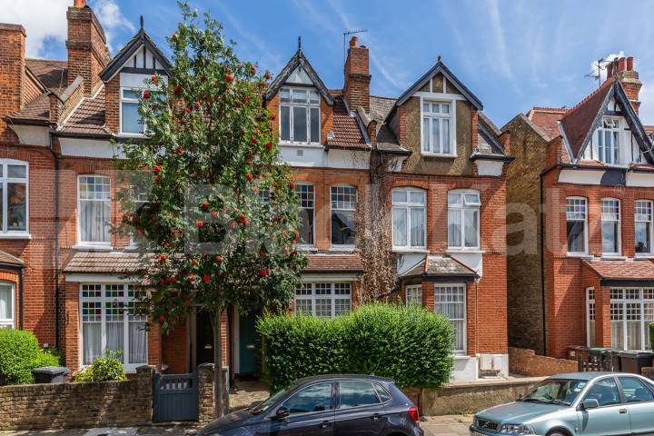 Flat Park Road in Greater London