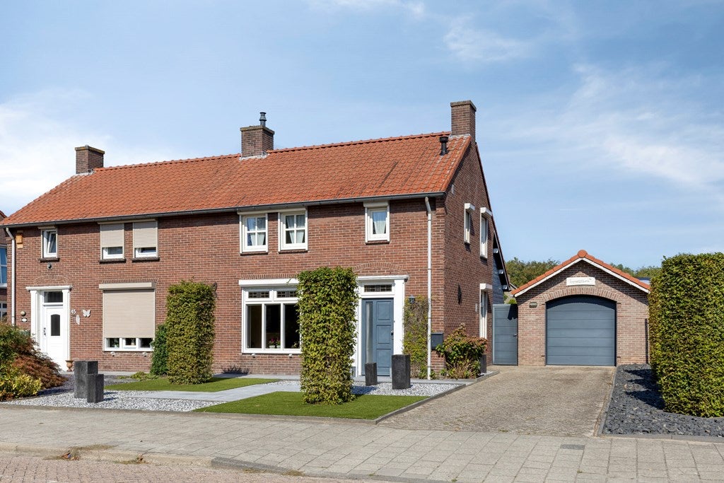 Huis Deken Van Baarsstraat 47 in Budel