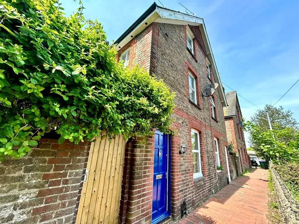 Flat Green Wall in Lewes