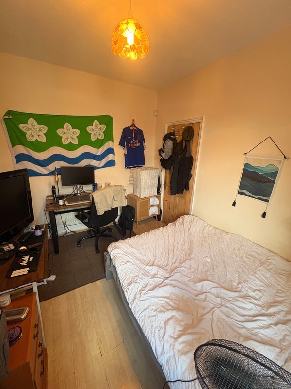 Room Valnay Street in Greater London