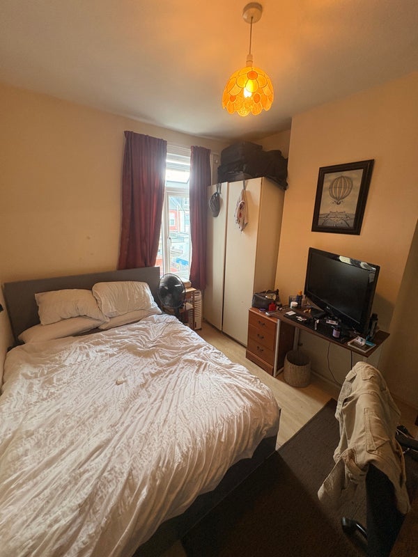 Room Valnay Street in Greater London