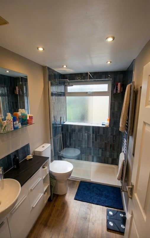 Room Highridge Road in Bristol